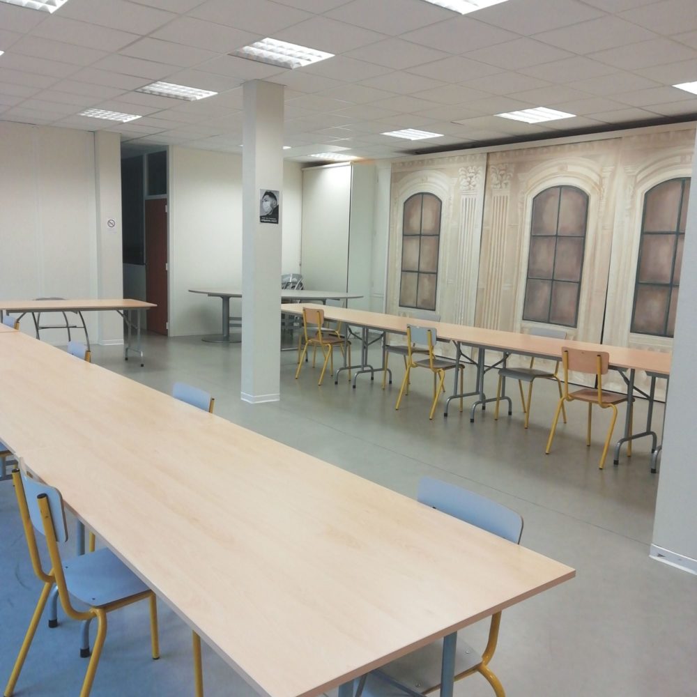 Disposition des tables en U dans la grande salle de réunion ou de réception, salle du ROI à Angers